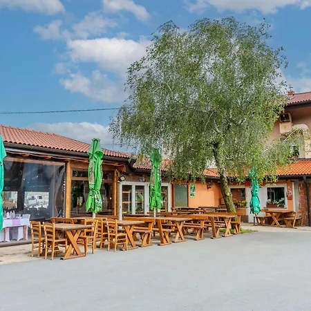 בית חווה Turisticna Kmetija Siroko טולמין